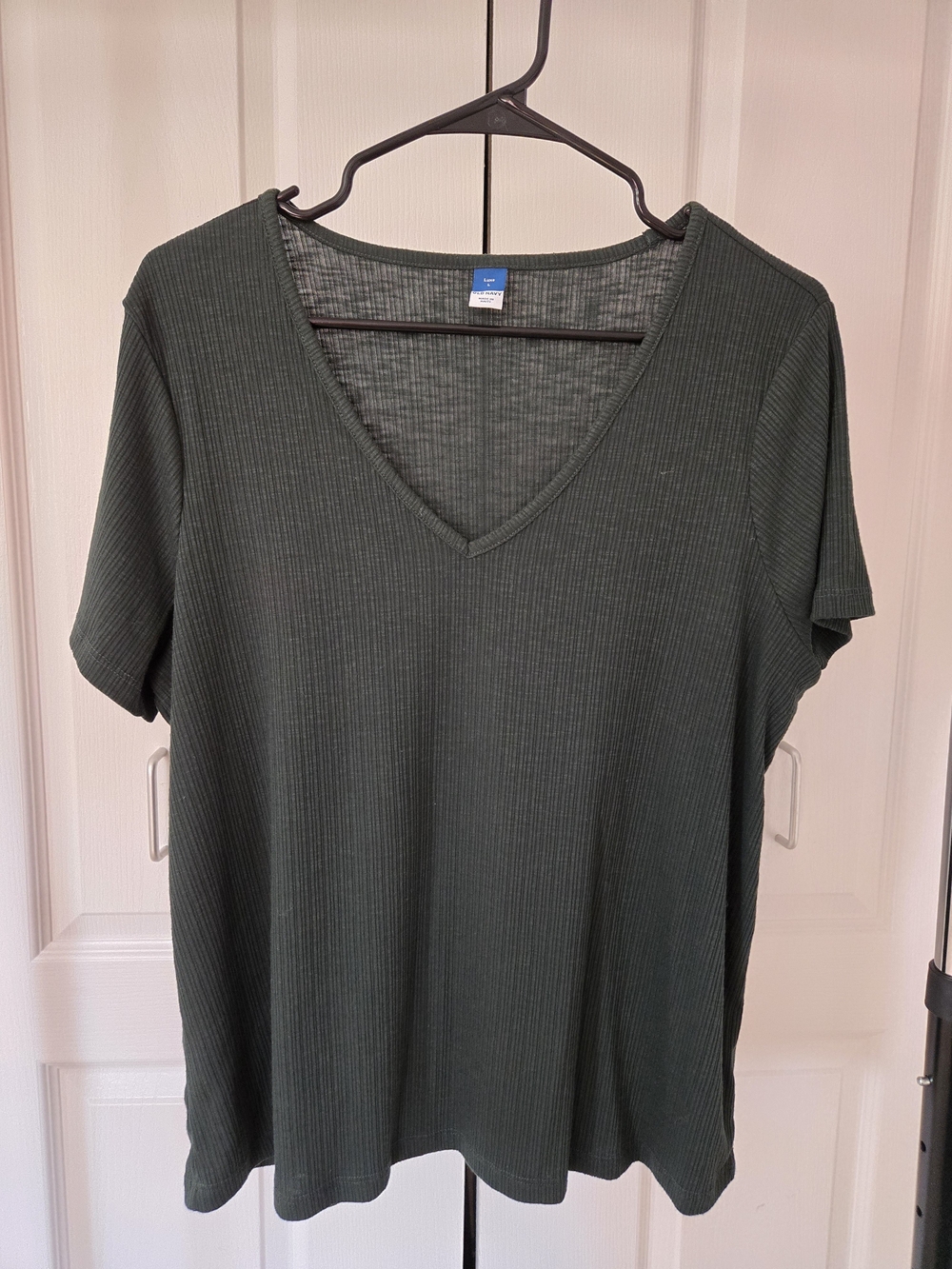 Ribbed V-Neck Tee in Green